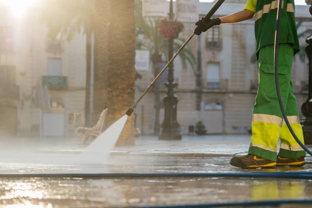 Best Garage Pressure Washing  in St Francis, WI